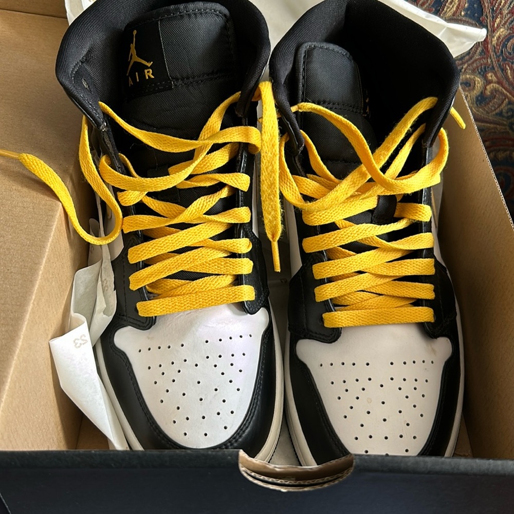 Air Jordan 1 Mid